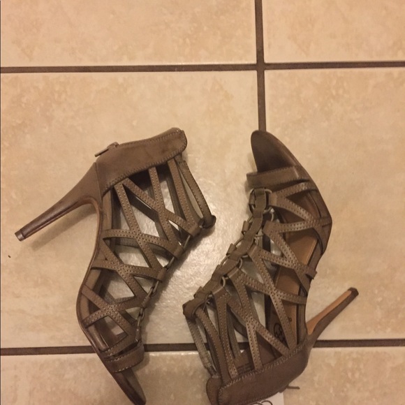 Heels - Picture 1 of 2
